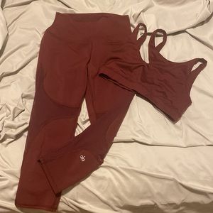 Matching Alo Yoga Set - Beautiful Maroon Set 🌞
